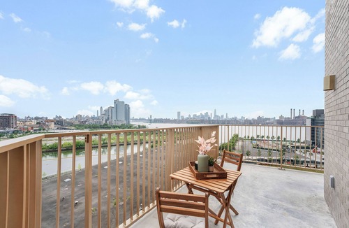 Greenpoint Apartment | Modern Waterfront Getaway- 2BR/2BA+Private Terrace