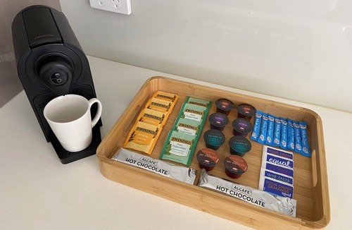 Mooroopna House | Modern waterfront luxury escape near Shepparton