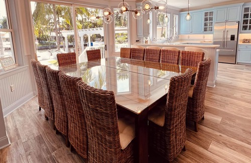 Northeast Miami House | Modern Waterfront Paradise with 9 beds and amenities perfect for long term stays