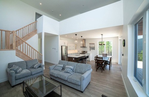 Northern Bruce Peninsula Cottage | MODERN Waterfront |Tobermory | Sunset View + Kayaks