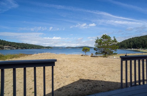 Lopez Island House | Modern waterfront home minutes from shopping, dining, & beaches