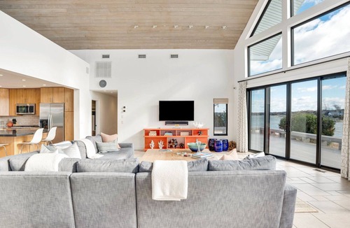 Tuckahoe House | Modern Waterfront Home on a Peninsula in Cold Spring Point Southampton