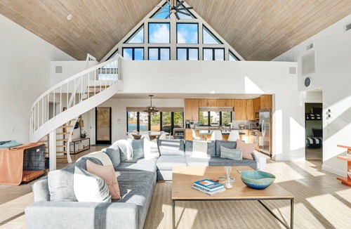 Tuckahoe House | Modern Waterfront Home on a Peninsula in Cold Spring Point Southampton