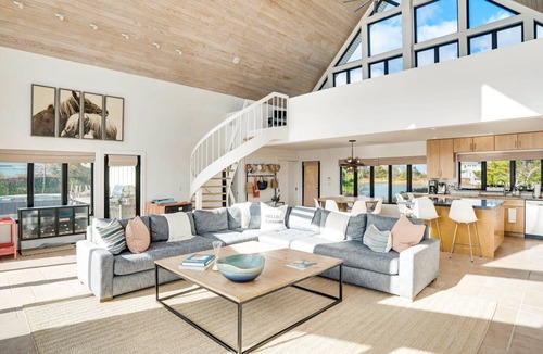 Tuckahoe House | Modern Waterfront Home on a Peninsula in Cold Spring Point Southampton