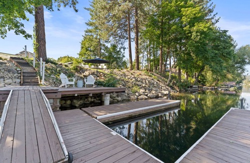 Millwood House | Modern WATERFRONT w/Private Dock+ Fire Pit+ BBQ+ King Bed