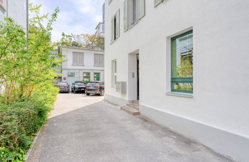 Hottingen Apartment | Modern Weinegg 2.5 Room w/Storage, 10 mins to Seefeld, by Blueground