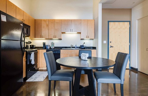 West Loop Apartment | Modern West Loop Gem-City Views & Prime Location 5