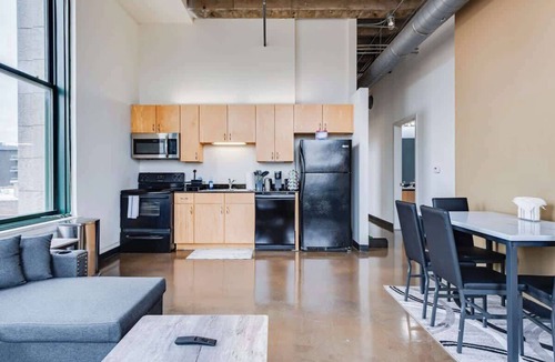 West Loop Apartment | Modern West Loop Gem-City Views & Prime Location 4