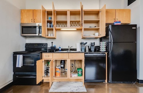 West Loop Apartment | Modern West Loop Gem-City Views & Prime Location 4