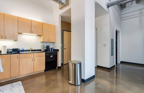 West Loop Apartment | Modern West Loop Gem-City Views & Prime Location 3