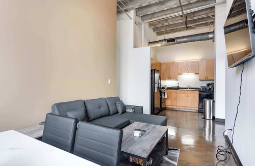 West Loop Apartment | Modern West Loop Gem-City Views & Prime Location 2