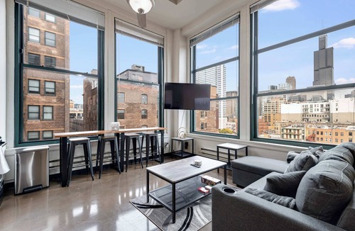 West Loop Apartment | Modern West Loop Gem-City Views & Prime Location 6