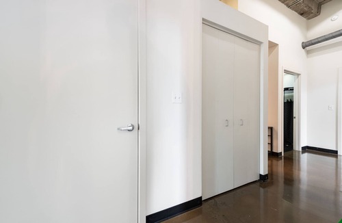 West Loop Apartment | Modern West Loop Gem-City Views & Prime Location 6