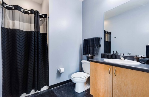 West Loop Apartment | Modern West Loop Gem-City Views & Prime Location 6