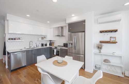 High Point Villa | Modern West Seattle 1BR, Rooftop + Walk to Beach