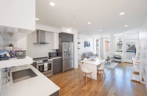 High Point Villa | Modern West Seattle 1BR, Rooftop + Walk to Beach