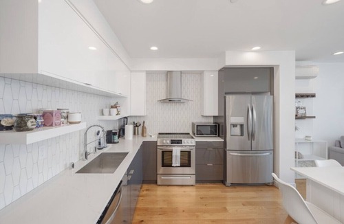 High Point Villa | Modern West Seattle 1BR, Rooftop + Walk to Beach