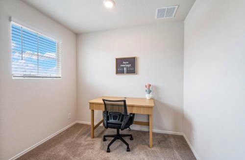 San Antonio House | Modern Western 5BR Retreat! BMT SeaWorld Riverwalk Alamo