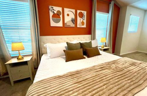 San Antonio House | Modern Western 5BR Retreat! BMT SeaWorld Riverwalk Alamo