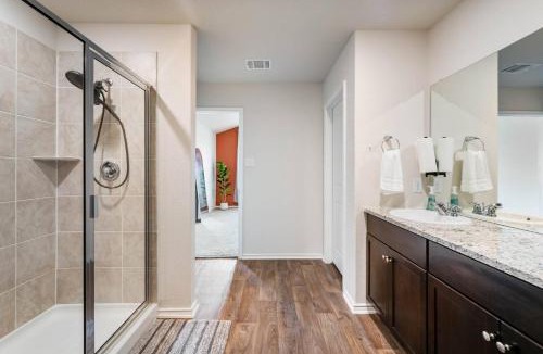 San Antonio House | Modern Western 5BR Retreat! BMT SeaWorld Riverwalk Alamo