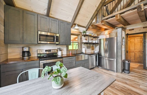 Burks Fork Cabin | Modern Willis Cabin Retreat: 24-Acre Working Farm!