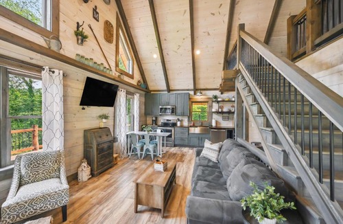 Burks Fork House | Modern Willis Cabin Retreat 24-Acre Working Farm!