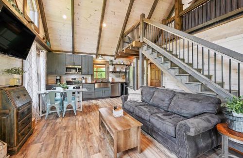 Burks Fork House | Modern Willis Cabin Retreat 24-Acre Working Farm!