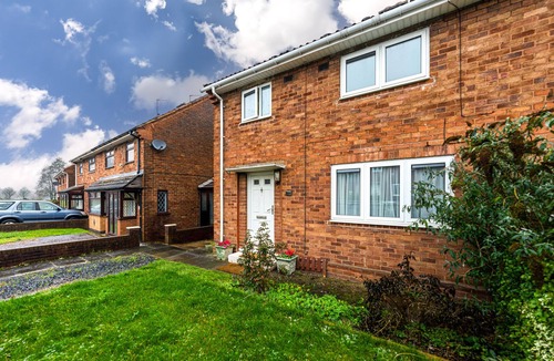 Wolverhampton House | Modern Wolverhampton 3 bed Home - 30 min from Birmingham central