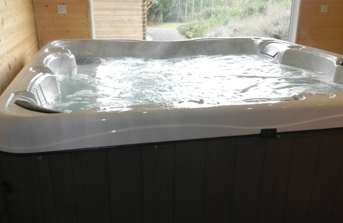 Saissac Ski Chalet | Modern wooden chalet with heated swimming pool, jacuzzi, spa and sauna