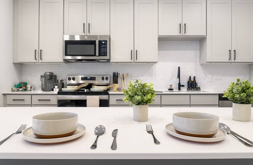 Sherman Apartment | Modern WorkerFriendly Home w/Gym | A+Location