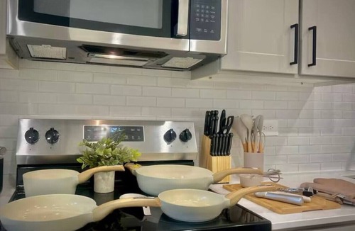 Sherman Apartment | Modern WorkerFriendly Home w/Gym | A+Location