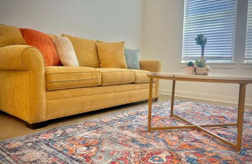Sherman Apartment | Modern WorkerFriendly Home with Gym A Location