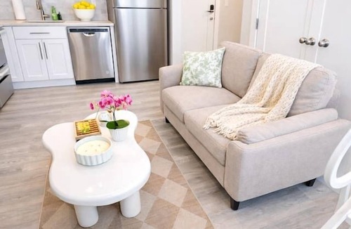 Mill River Apartment | Modern Yale Loft Best Location + Parking