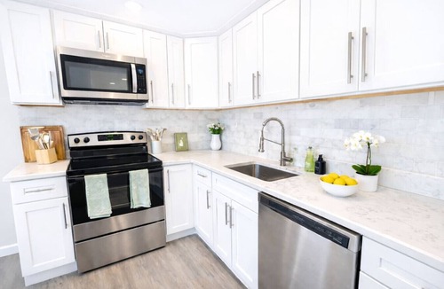 Mill River Apartment | Modern Yale Loft Best Location + Parking