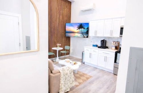 Mill River Apartment | Modern Yale Loft Best Location + Parking