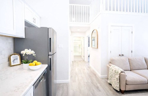 Mill River Apartment | Modern Yale Loft Best Location + Parking