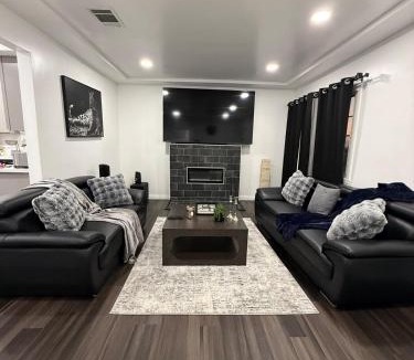 Los Angeles House | Modern2BR Home SoFi LAX Parking Fast WiFi