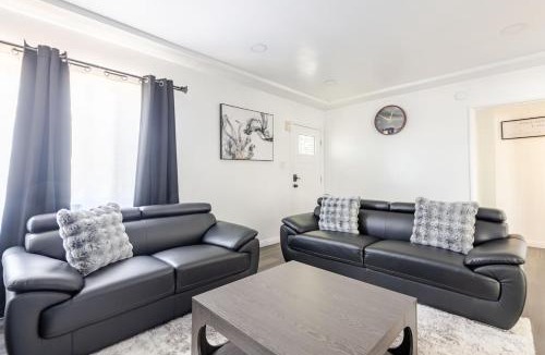 Los Angeles House | Modern2BR Home SoFi LAX Parking Fast WiFi