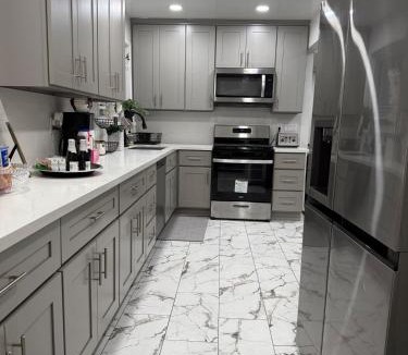 Los Angeles House | Modern2BR Home SoFi LAX Parking Fast WiFi