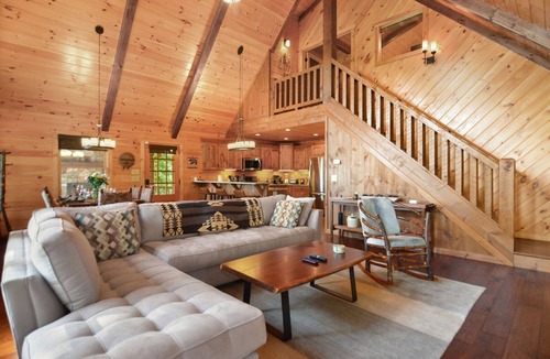 Aska Cabin | Modern3BR, Mountain Views, Game Room
