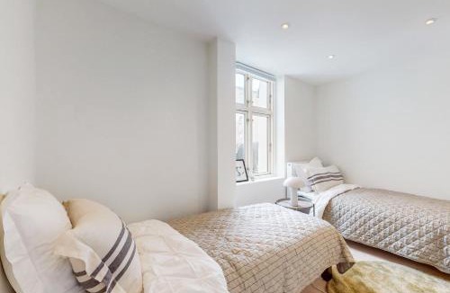 Vanlose Apartment | Moderne 2BR Lejlighed med Gratis Gade Parkering