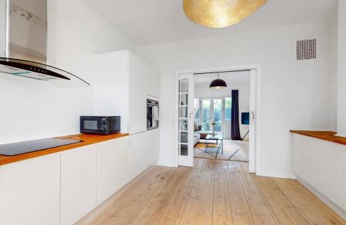 Vanlose Apartment | Moderne 2BR Lejlighed med Gratis Gade Parkering