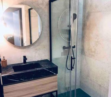 Quartier Chorier-Berriat Apartment | Moderne & Central - 1 chambre - Garage privé