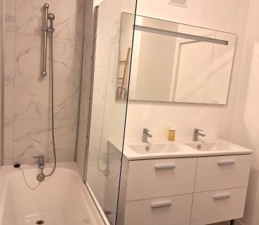 La Source Apartment | Moderne et calme 10 pers à 15mn du centre Orléans