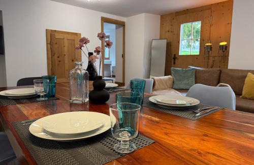 Guarda Apartment | Moderne helle Ferienwohnung 1-6 Pers - Chasa32 in Guarda