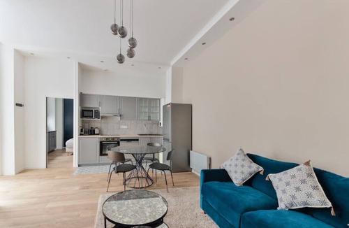 Quartier du Faubourg-Montmartre Apartment | Moderne In heart of PARIS Opera/Eurostar 6 pers