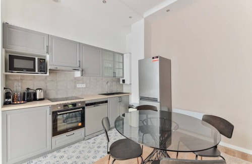 Quartier du Faubourg-Montmartre Apartment | Moderne In heart of PARIS Opera/Eurostar 6 pers