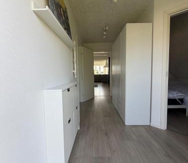 Vejle Apartment | Moderne lejlighed med egen indgang nær Vejle
