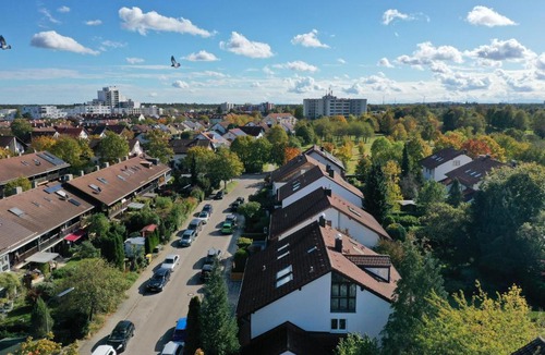 Munchen District Apartment | Moderne Maisonette mit Garten