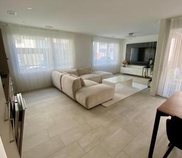 Muttenz Apartment | Moderne Wohnung mit Einrichtung